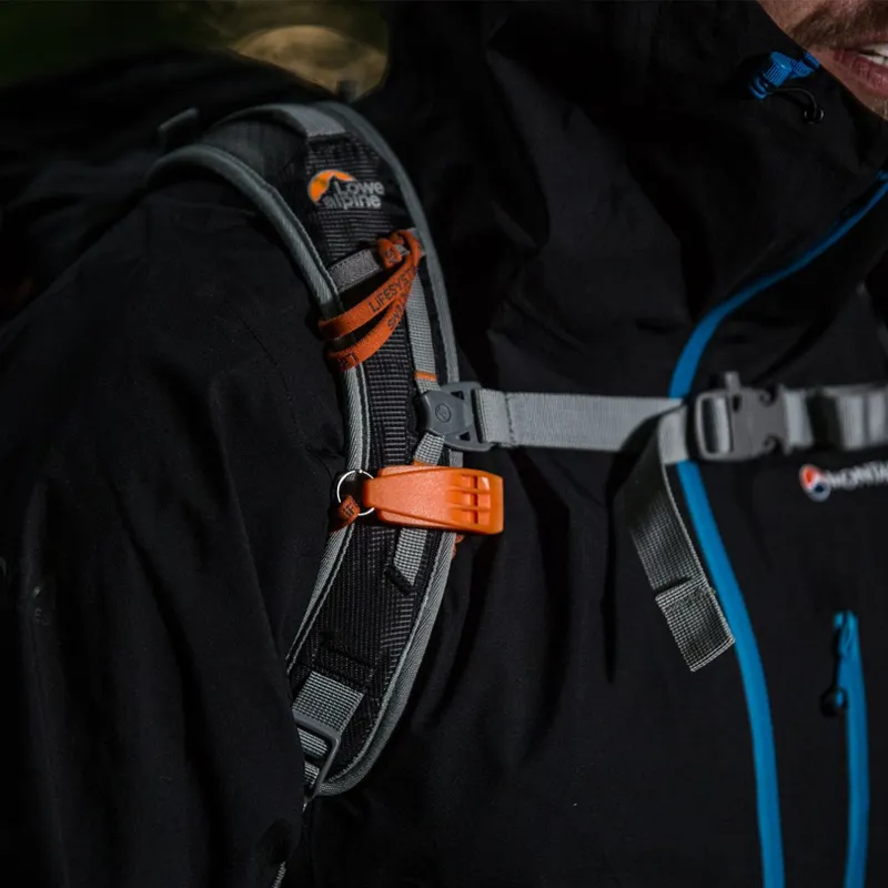 Lifesystems Hurricane Whistle-1