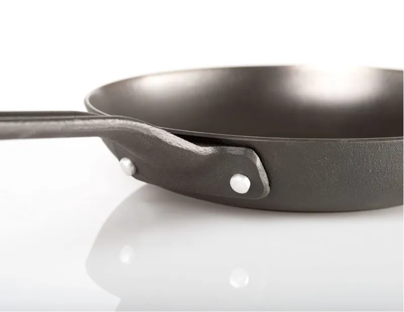 GSI Guidecast Frying Pan 8 inch -  35% lighter than traditional cast-iron fry pans 896 grams-2