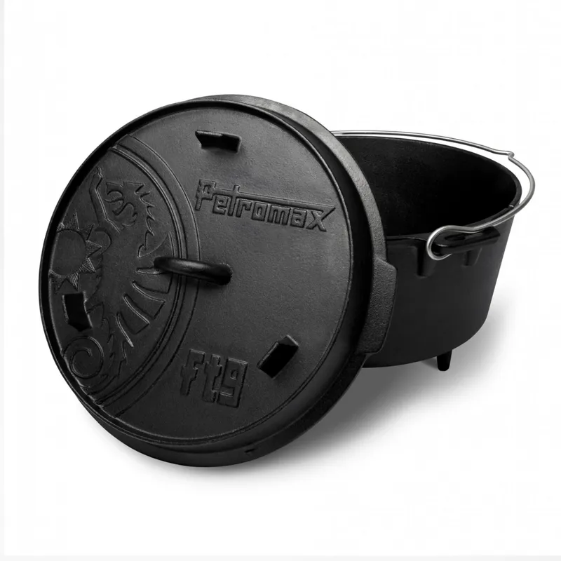 Petromax FT9  9-quart Cast Iron Dutch Oven
