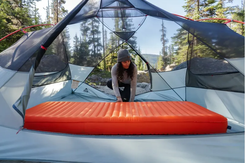 Thermarest Neoloft Air Pad Camping Sleeping Mat Regular Wide Size Ember Orange 66 x 185 x 11.7 cm  850g R Value 4.7-5